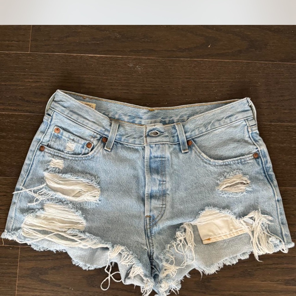 Distressed Light Blue Levi’s Denim Shorts